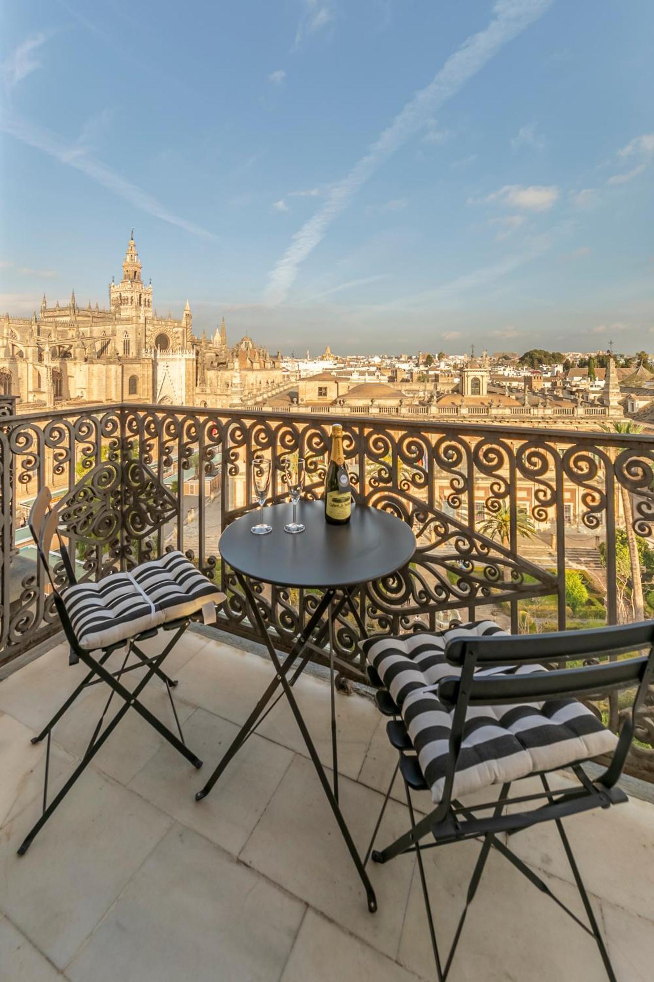 Isg Apartments The Most Exclusive Apartment In Sevillaparking Exterior foto